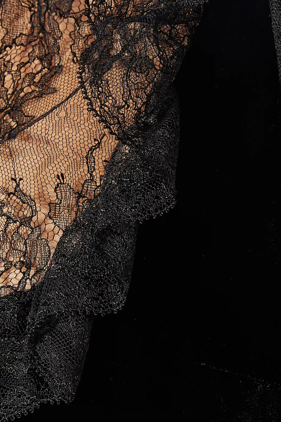 Besoin Lace Midi Dress